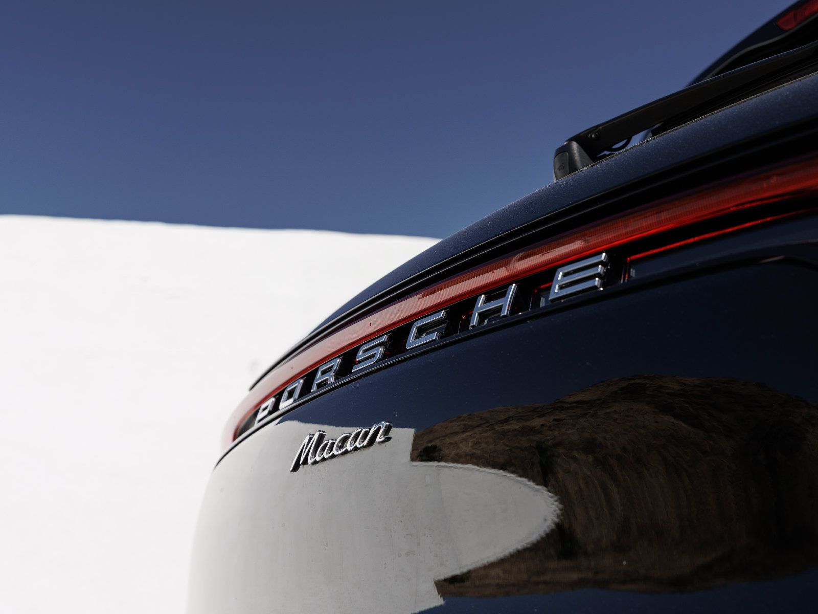 Used 2023 Porsche Macan AWD/4WD image 12