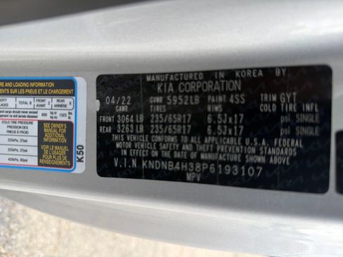 Used 2023 Kia Carnival LX FWD image 31
