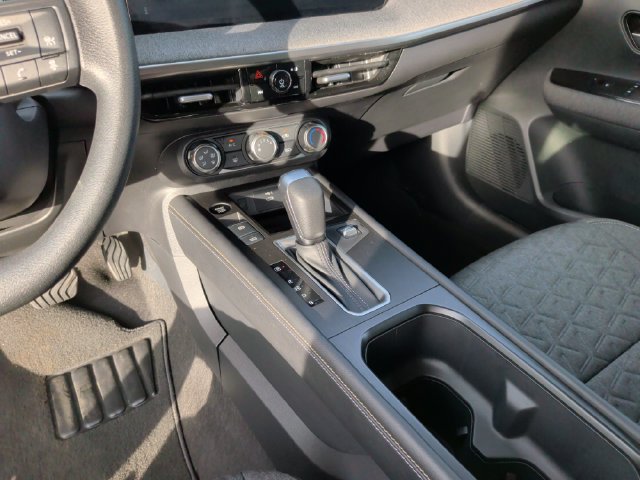 Used 2025 Nissan Kicks SV AWD/4WD image 19