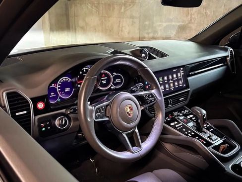 Used 2023 Porsche Cayenne AWD/4WD image 4