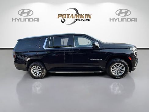 Used 2024 Chevrolet Suburban LT RWD image 4