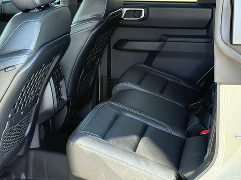 New 2025 Ford Bronco Badlands image 7