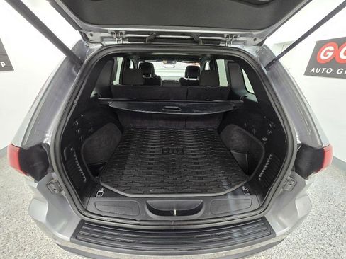 Used 2020 Jeep Grand Cherokee Laredo w/ Security & Convenience Group AWD/4WD image 18