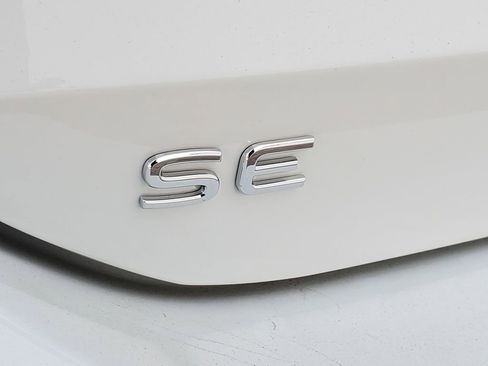 New 2026 Volkswagen Tiguan SE FWD image 6