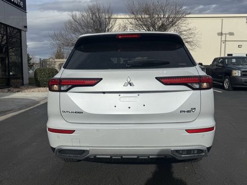 Used 2025 Mitsubishi Outlander SE image 6