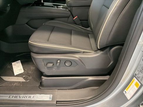 New 2026 Chevrolet Suburban Premier AWD/4WD image 10