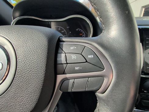 Certified 2021 Jeep Grand Cherokee Laredo X image 19