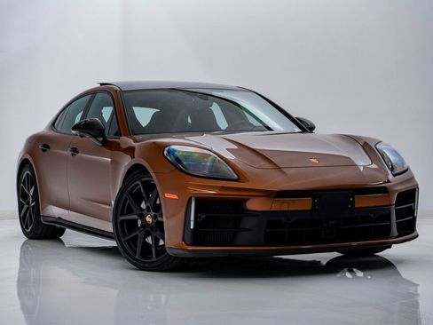 Certified 2025 Porsche Panamera 4 image 8