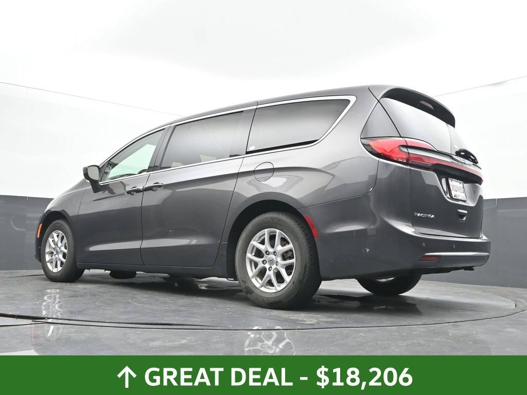 Used 2023 Chrysler Pacifica Touring-L FWD image 47