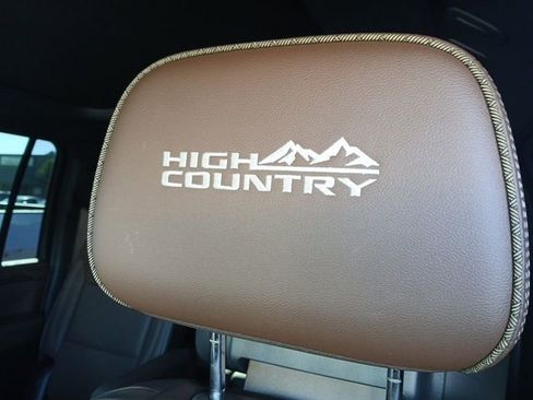 Used 2022 Chevrolet Suburban High Country image 16