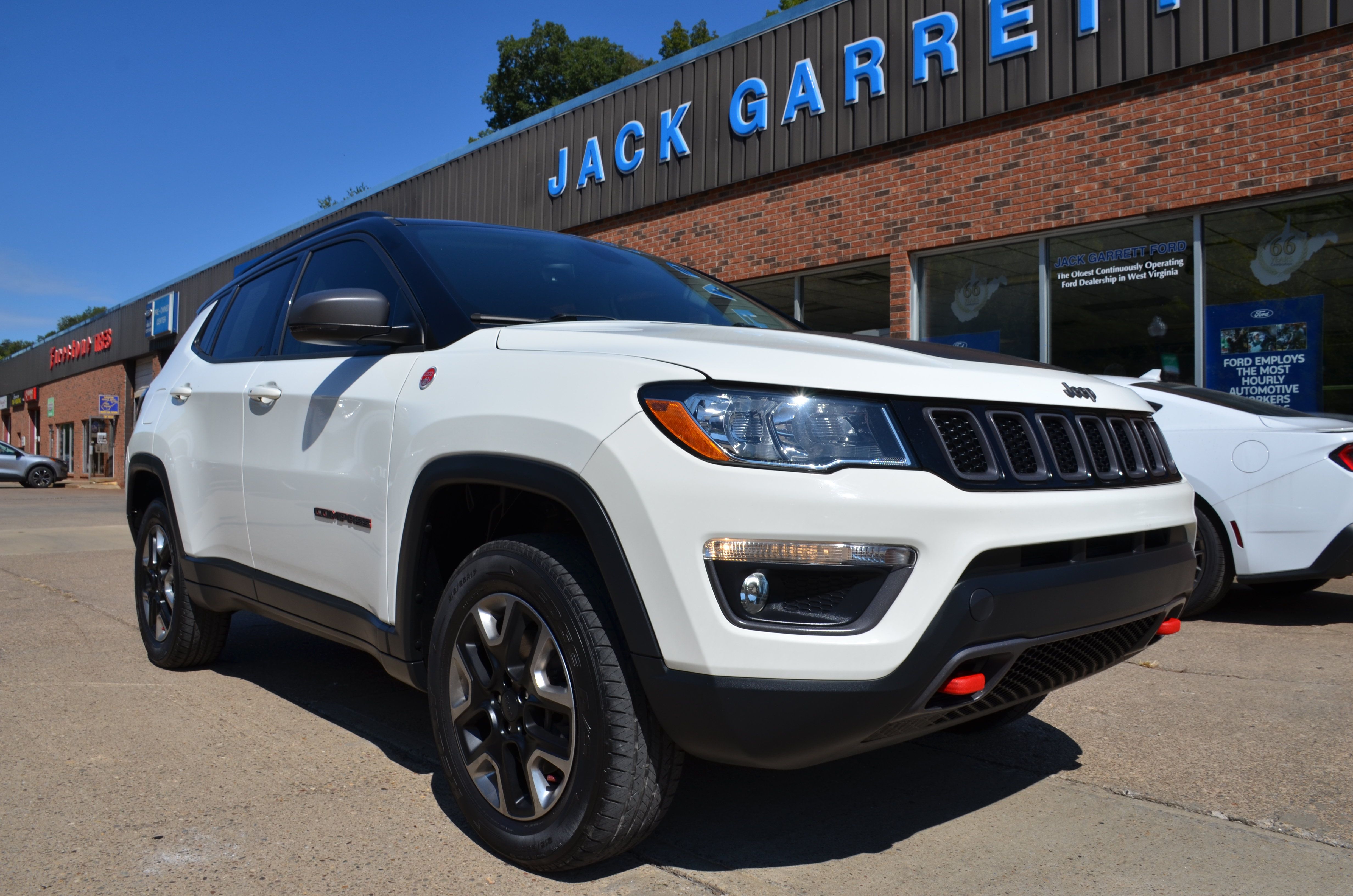 Used 2018 Jeep Compass Trailhawk w/ Navigation Group AWD/4WD image 1