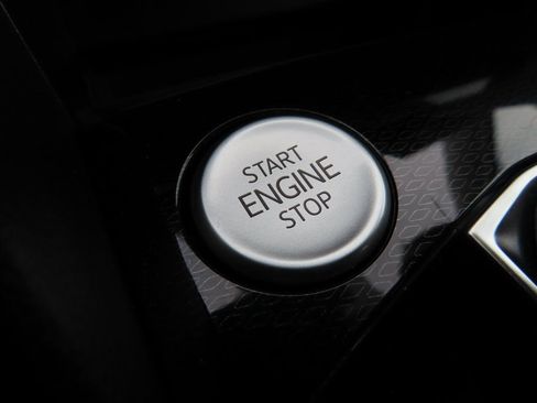 New 2026 Volkswagen Taos SE image 13