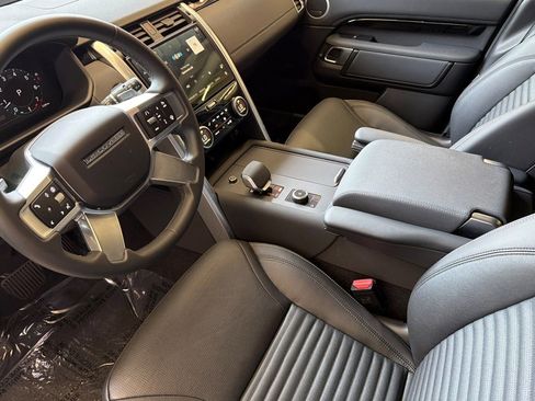 Certified 2025 Land Rover Discovery S AWD/4WD image 4