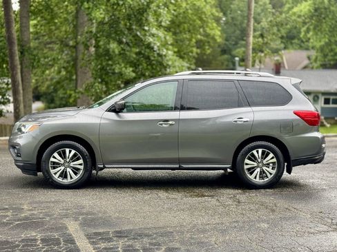 Used 2017 Nissan Pathfinder SL w/ SL Premium Package AWD/4WD image 4