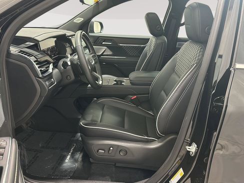 Used 2025 GMC Acadia Denali w/ Super Cruise Package image 9