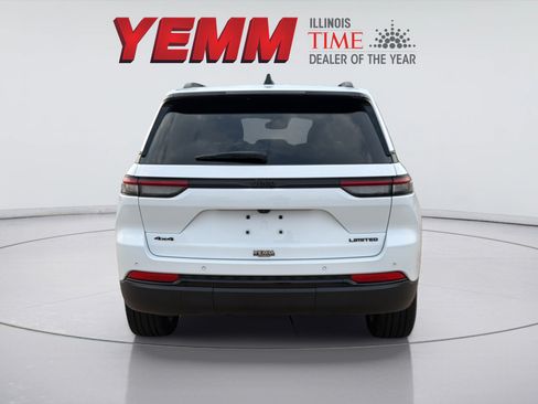 Used 2024 Jeep Grand Cherokee Limited w/ Black Appearance Package AWD/4WD image 11