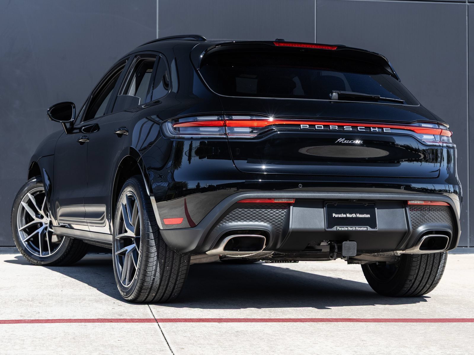 Certified 2026 Porsche Macan AWD/4WD image 3