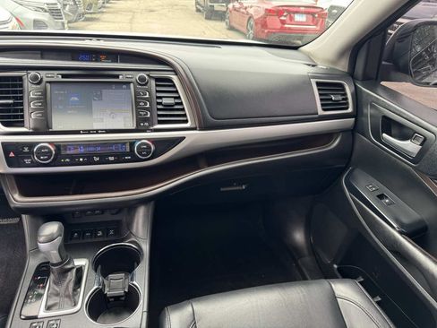 Used 2017 Toyota Highlander XLE w/ Carpet Mat Package AWD/4WD image 26