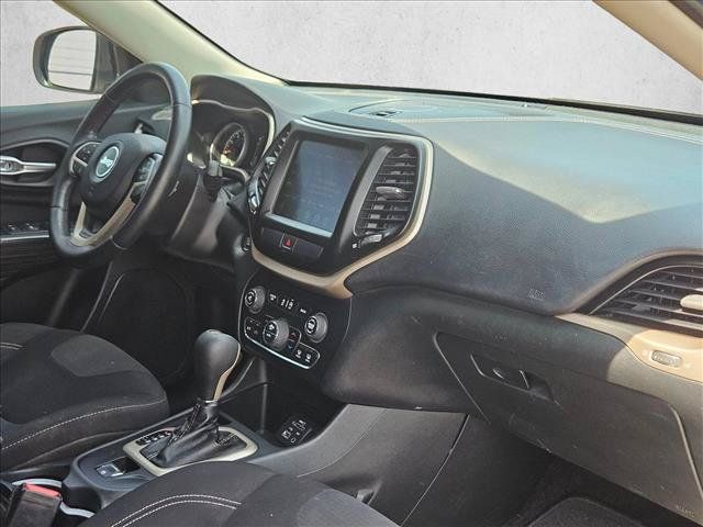 Used 2015 Jeep Cherokee Latitude w/ Comfort/Convenience Group FWD image 21