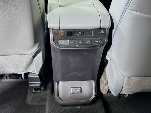 New 2026 Toyota Highlander XLE image 26