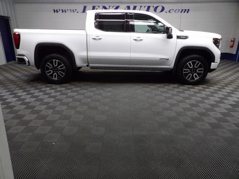 Used 2025 GMC Sierra 1500 AT4 w/ Technology Package AWD/4WD image 2
