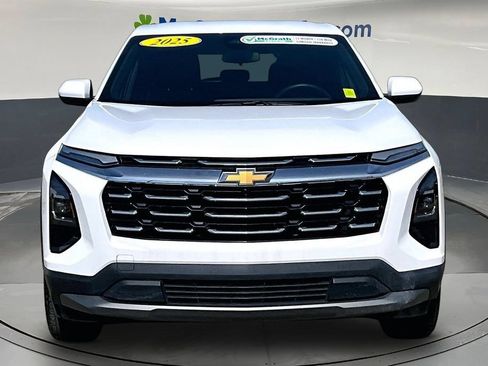 Used 2025 Chevrolet Equinox LT AWD/4WD image 2
