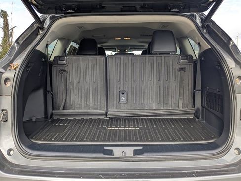 Used 2023 Toyota Highlander XLE image 13