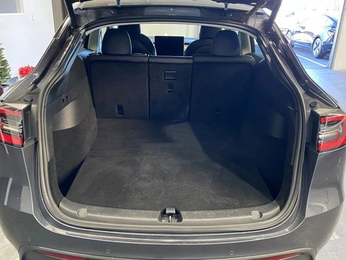 Used 2020 Tesla Model Y Long Range image 8