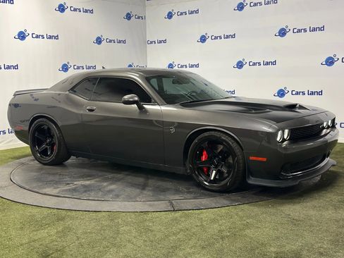 Used 2016 Dodge Challenger SRT Hellcat image 2