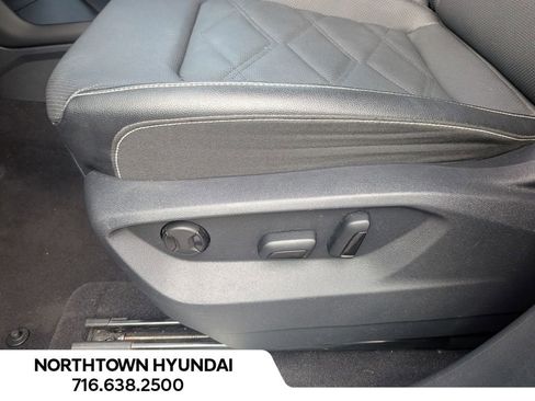 Used 2025 Volkswagen Atlas SE image 32