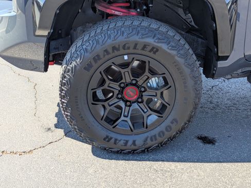 Used 2025 Toyota Tacoma TRD Pro AWD/4WD image 11