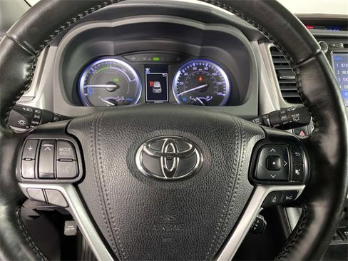 Used 2019 Toyota Highlander Limited Platinum image 16