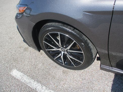 Used 2024 Toyota Camry SE w/ Convenience Package FWD image 22