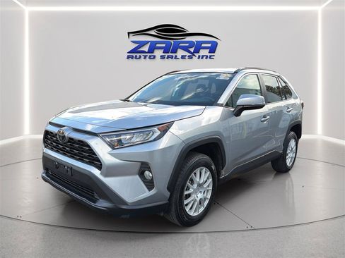 Used 2021 Toyota RAV4 XLE AWD/4WD image 3