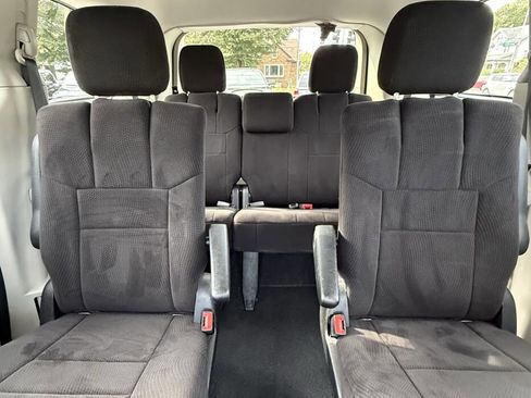 Used 2012 Dodge Grand Caravan SE image 18