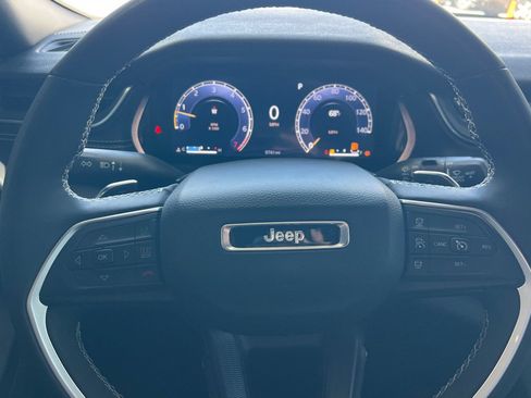Used 2024 Jeep Grand Cherokee Altitude AWD/4WD image 20