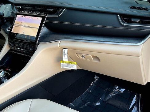 New 2025 Jeep Grand Cherokee Limited image 21