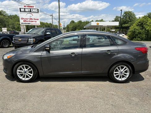 Used 2016 Ford Focus SE FWD image 2