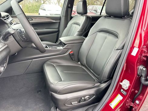 New 2025 Jeep Grand Cherokee L Limited w/ Black Appearance Package image 17