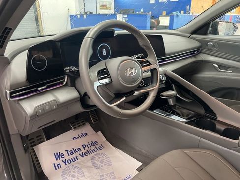 Used 2025 Hyundai Elantra SEL FWD image 18