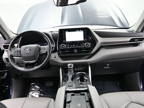 Used 2021 Toyota Highlander XLE FWD image 32
