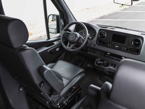 Used 2020 Mercedes-Benz Sprinter 2500 image 31