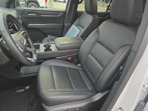 Used 2024 GMC Acadia Elevation image 12