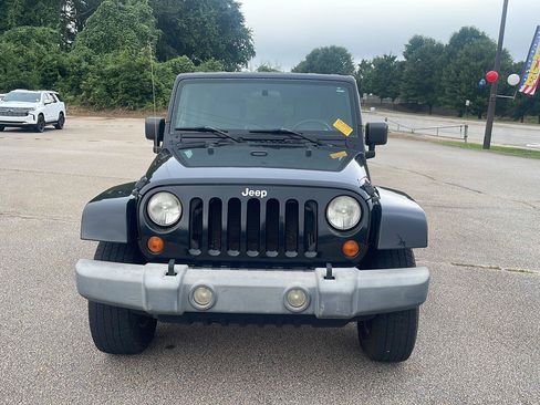 Used 2007 Jeep Wrangler Unlimited Sahara AWD/4WD image 2