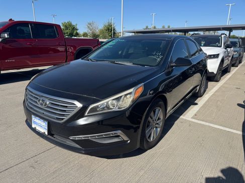 Used 2015 Hyundai Sonata SE image 2