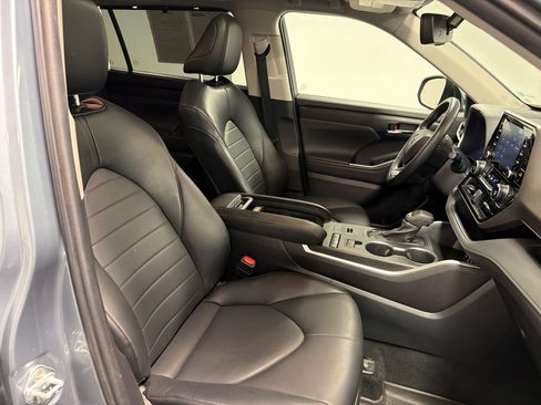Used 2022 Toyota Highlander XLE FWD image 30