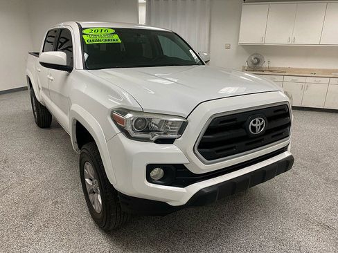 Used 2016 Toyota Tacoma SR5 w/ SR5 Appearance Package (SN) image 3