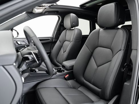 New 2025 Porsche Macan image 5