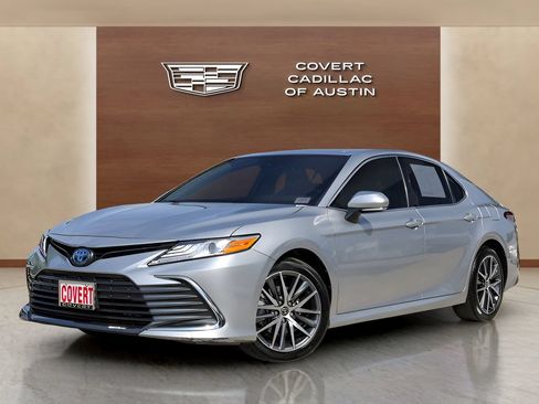 Used 2022 Toyota Camry XLE w/ Cold Weather Package FWD image 1