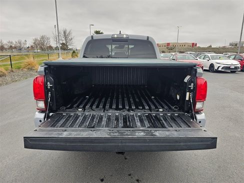 Used 2019 Toyota Tacoma TRD Sport image 13